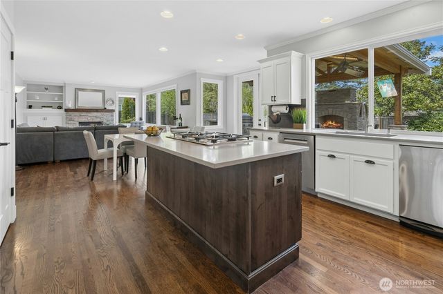 2218 274th Court SE, Sammamish, WA 98075