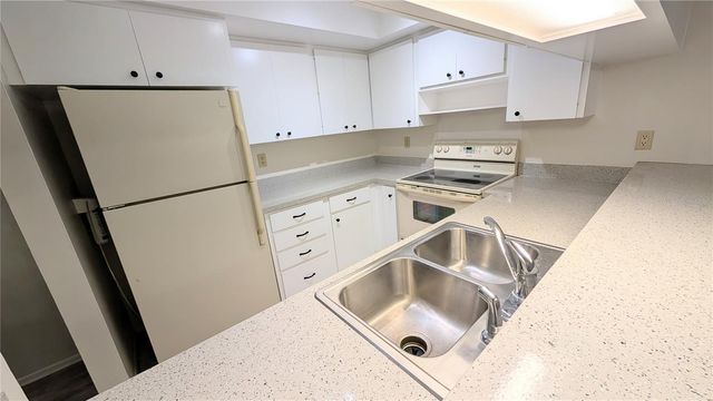 2311 BENEVA TERRACE 2276, Sarasota, FL 34232