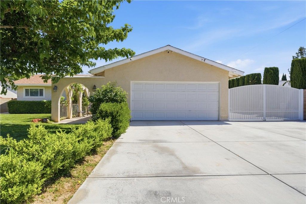 Image 1 of property listing at 4722 W Avenue L8, Lancaster, CA 93536