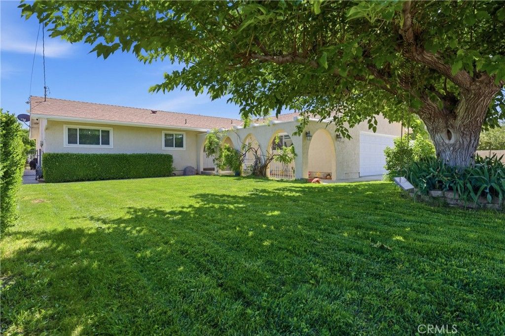 Image 3 of property listing at 4722 W Avenue L8, Lancaster, CA 93536