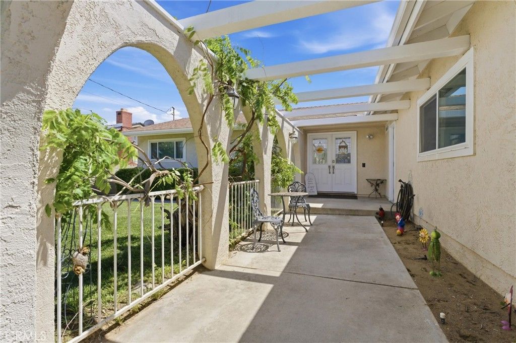 Image 4 of property listing at 4722 W Avenue L8, Lancaster, CA 93536