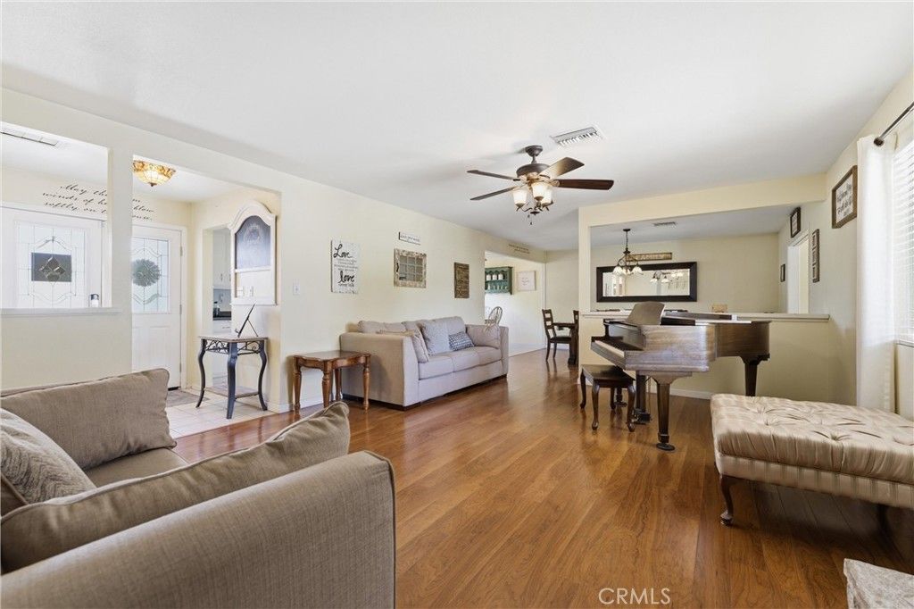 Image 7 of property listing at 4722 W Avenue L8, Lancaster, CA 93536