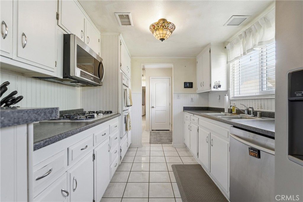 Image 8 of property listing at 4722 W Avenue L8, Lancaster, CA 93536