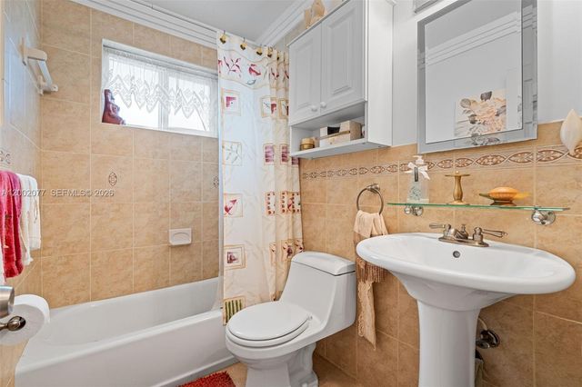 20054 NW 12th Pl, Miami Gardens, FL 33169