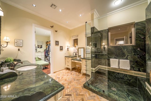 4455 E Moonlight Way, Paradise Valley, AZ 85253