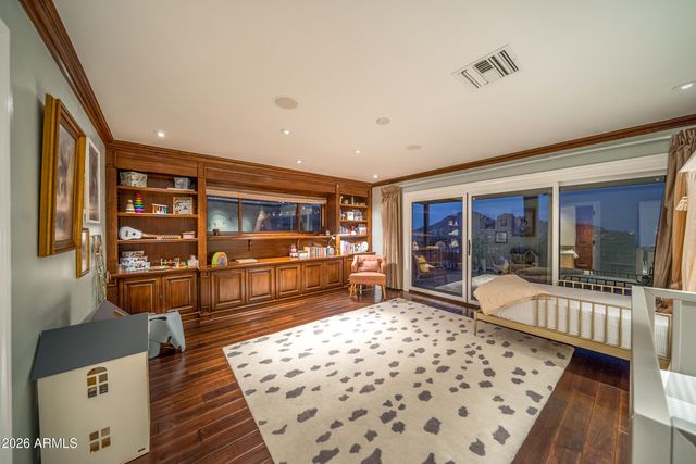 4455 E Moonlight Way, Paradise Valley, AZ 85253