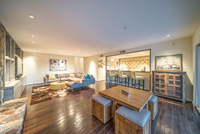 4455 E Moonlight Way, Paradise Valley, AZ 85253