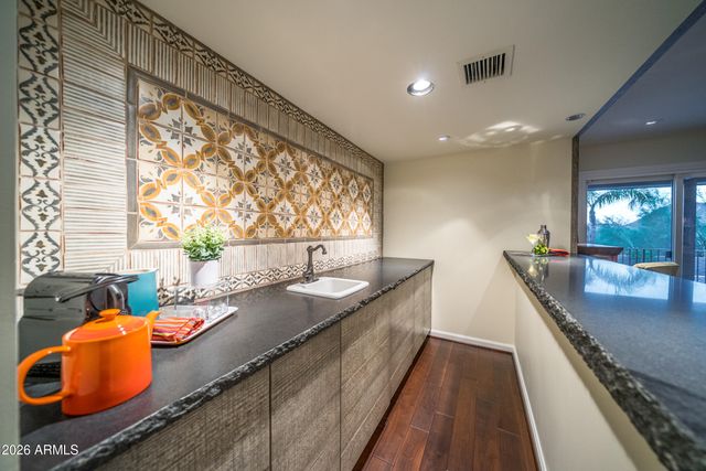 4455 E Moonlight Way, Paradise Valley, AZ 85253