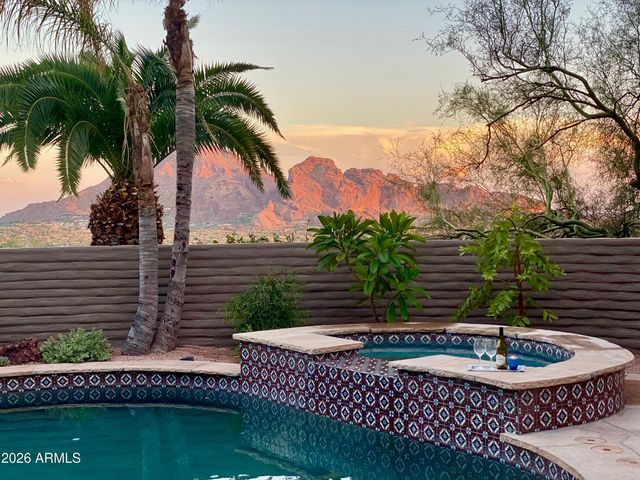 4455 E Moonlight Way, Paradise Valley, AZ 85253