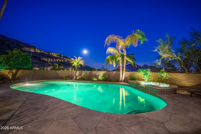 4455 E Moonlight Way, Paradise Valley, AZ 85253