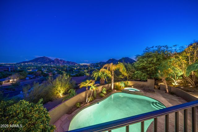 4455 E Moonlight Way, Paradise Valley, AZ 85253