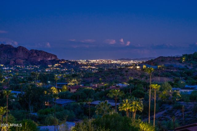 4455 E Moonlight Way, Paradise Valley, AZ 85253