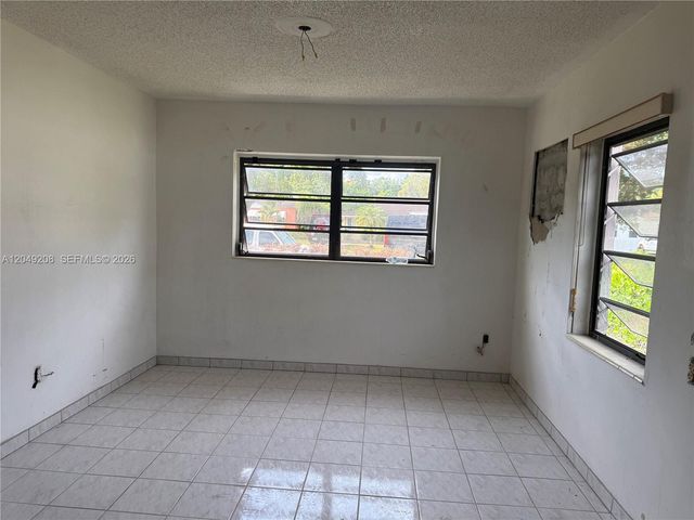 6346 NW 41st St, Virginia Gardens, FL 33166
