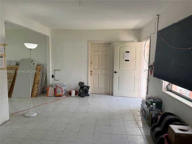 6346 NW 41st St, Virginia Gardens, FL 33166