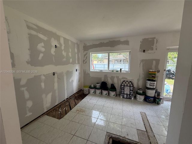 6346 NW 41st St, Virginia Gardens, FL 33166