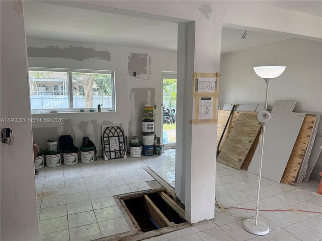 6346 NW 41st St, Virginia Gardens, FL 33166