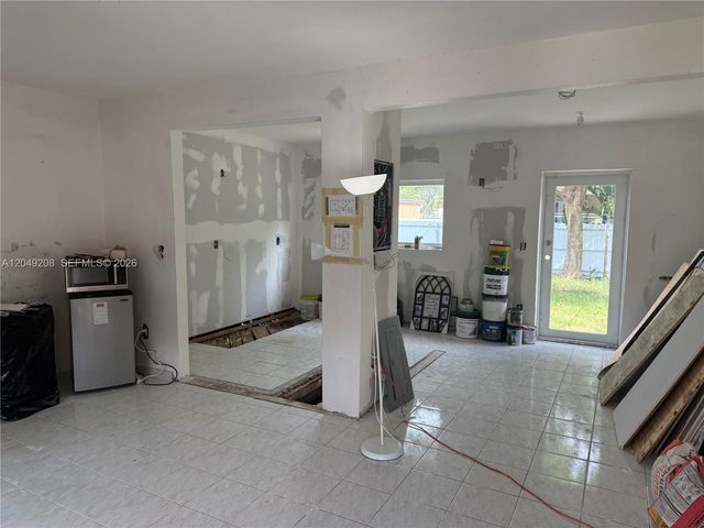6346 NW 41st St, Virginia Gardens, FL 33166