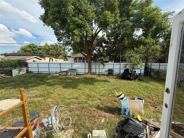 6346 NW 41st St, Virginia Gardens, FL 33166