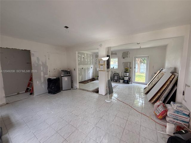 6346 NW 41st St, Virginia Gardens, FL 33166