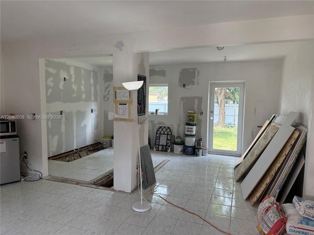 6346 NW 41st St, Virginia Gardens, FL 33166