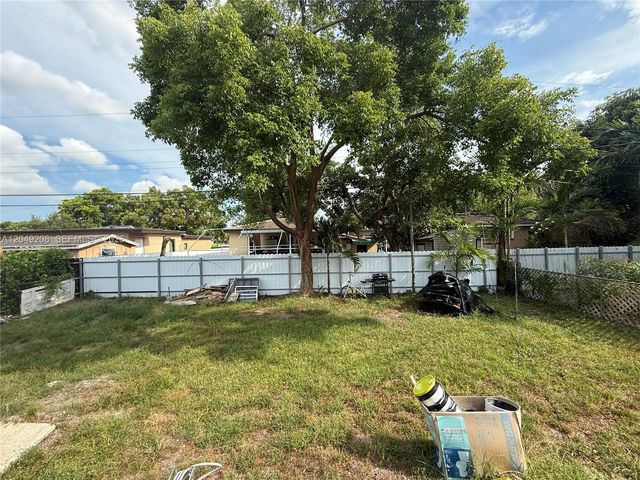 6346 NW 41st St, Virginia Gardens, FL 33166
