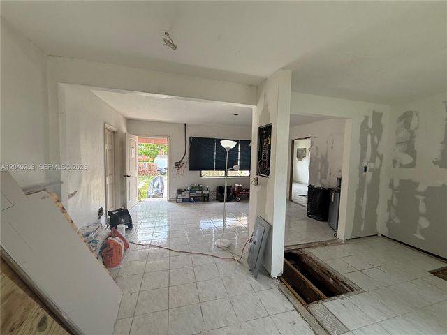 6346 NW 41st St, Virginia Gardens, FL 33166
