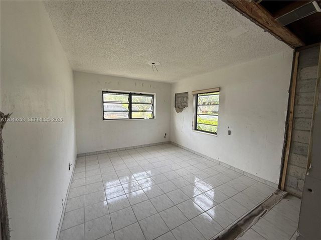 6346 NW 41st St, Virginia Gardens, FL 33166
