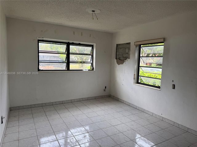 6346 NW 41st St, Virginia Gardens, FL 33166