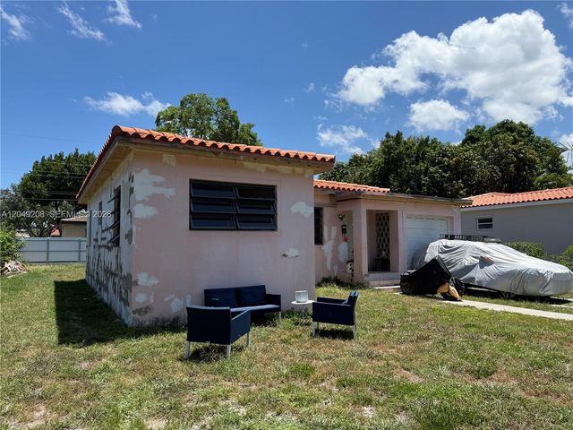 6346 NW 41st St, Virginia Gardens, FL 33166