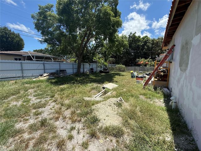 6346 NW 41st St, Virginia Gardens, FL 33166