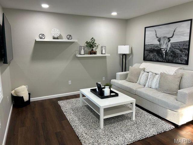 200 Missouri Avenue, St James, MO 65559