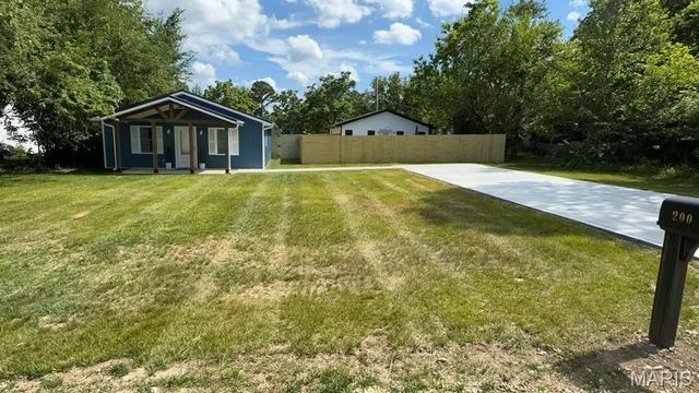 200 Missouri Avenue, St James, MO 65559
