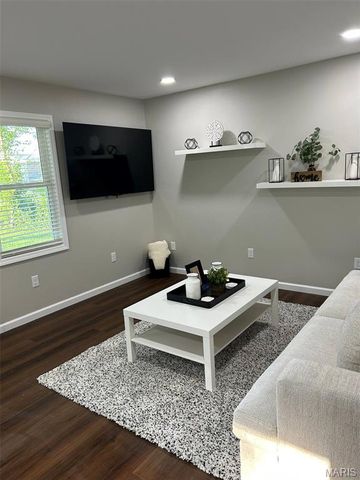 200 Missouri Avenue, St James, MO 65559