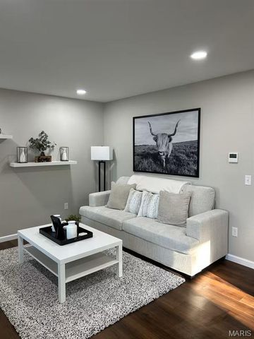 200 Missouri Avenue, St James, MO 65559