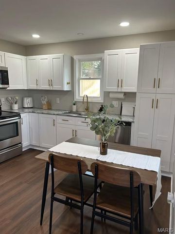 200 Missouri Avenue, St James, MO 65559