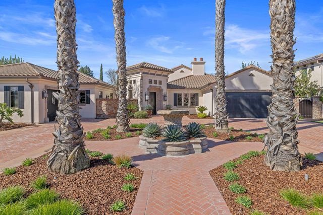 1611 N Pienza Street, Visalia, CA 93291