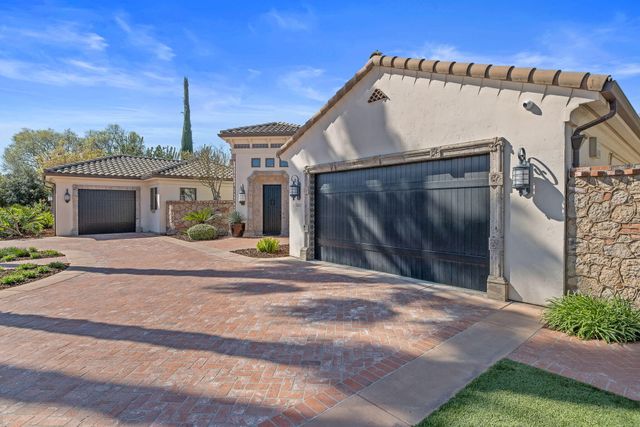 1611 N Pienza Street, Visalia, CA 93291