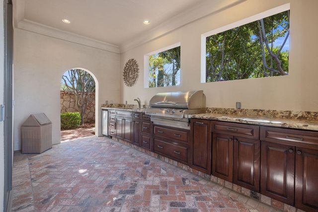 1611 N Pienza Street, Visalia, CA 93291