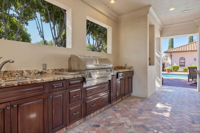 1611 N Pienza Street, Visalia, CA 93291