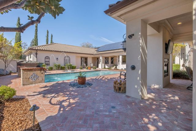 1611 N Pienza Street, Visalia, CA 93291