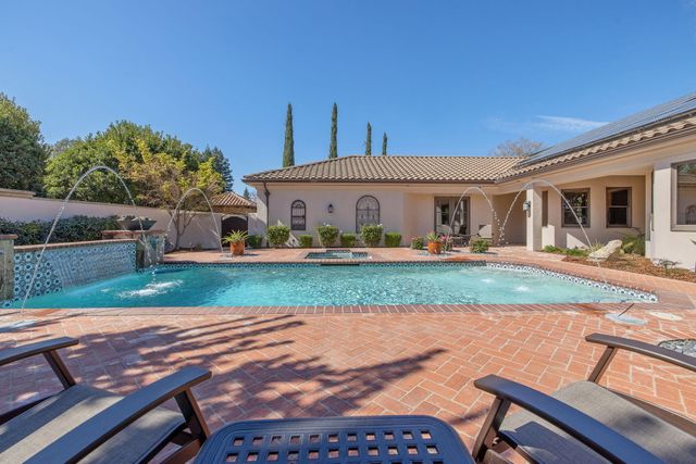 1611 N Pienza Street, Visalia, CA 93291