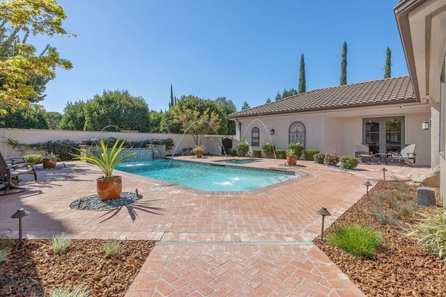 1611 N Pienza Street, Visalia, CA 93291