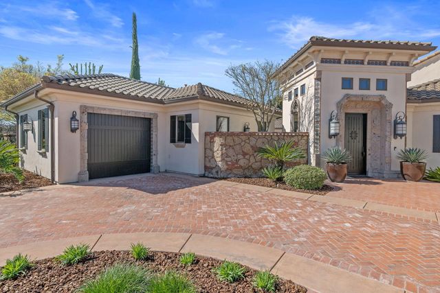 1611 N Pienza Street, Visalia, CA 93291