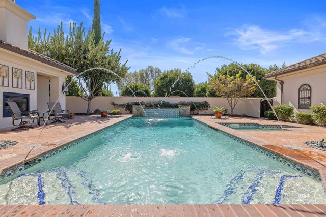 1611 N Pienza Street, Visalia, CA 93291