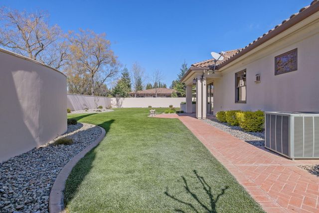 1611 N Pienza Street, Visalia, CA 93291