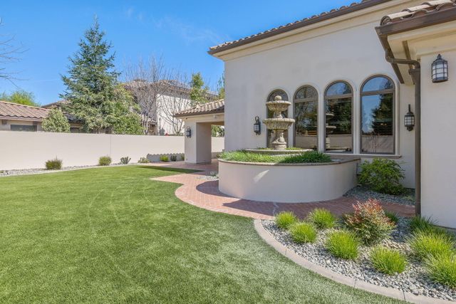 1611 N Pienza Street, Visalia, CA 93291