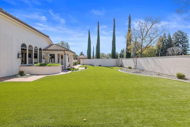 1611 N Pienza Street, Visalia, CA 93291