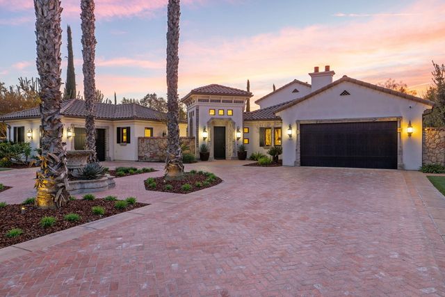 1611 N Pienza Street, Visalia, CA 93291