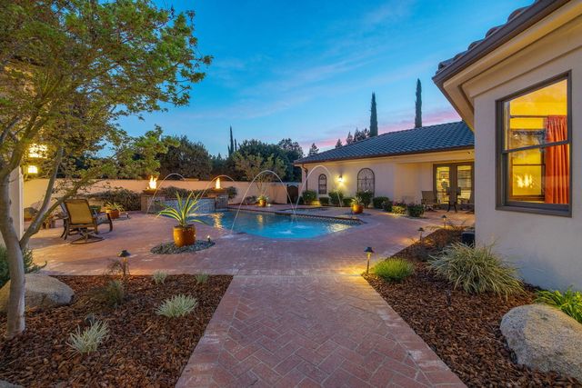 1611 N Pienza Street, Visalia, CA 93291