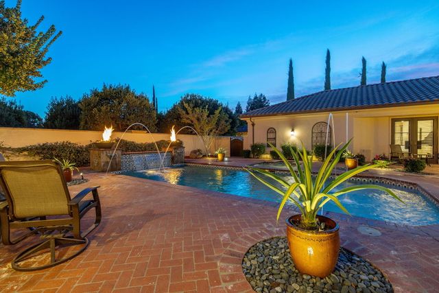 1611 N Pienza Street, Visalia, CA 93291